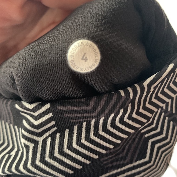 Lululemon Size 4, Running Leggings - Picture 4 of 4